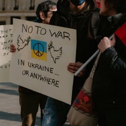 El Centre Delàs publica un informe en què, a propòsit de la guerra d’Ucraïna, posa sobre la taula reflexions, ètiques i polítiques per confrontar el relat hegemònic bel·licista.