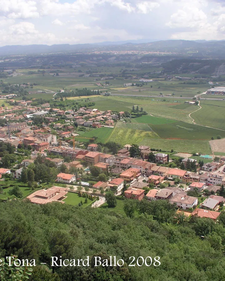 Castell de Tona. Font: www.catalunyamedieval.es