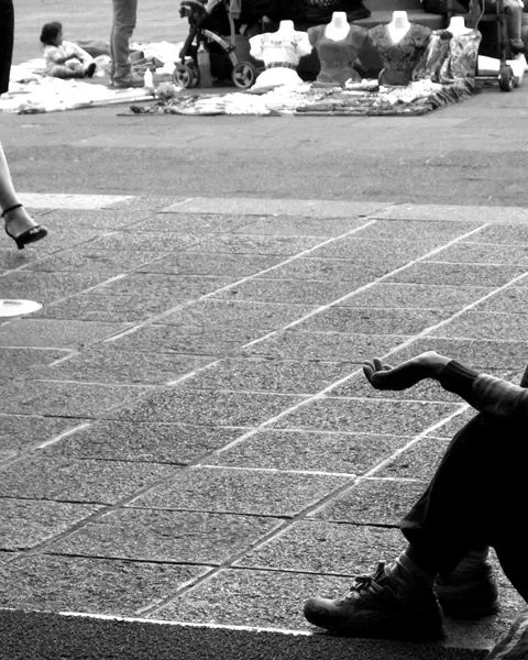 Persona pidolant. Pobresa_JosEnrique_Flickr