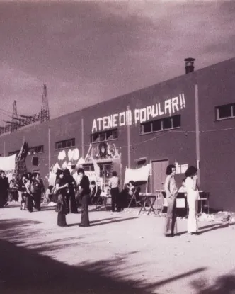 Antiga imatge de l'Ateneu Popular de 9 Barris.