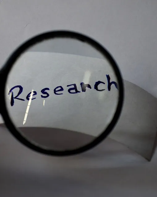 Lupa amb el text "Reseacrh". Font: pixabay.com