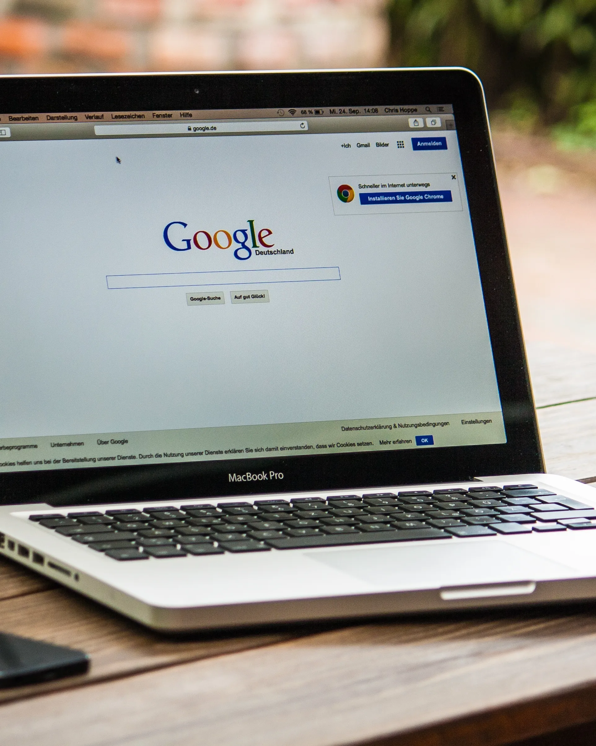 Imatge d'un portàtil amb el cercador Google. Font: Pexels