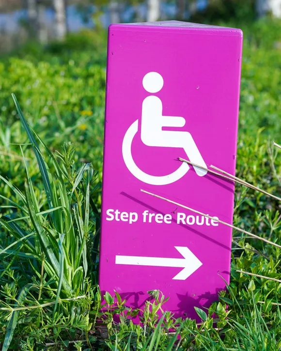 La guia dona consells sobre com posar una reclamació o sobre com sol·licitar assistència jurídica gratuïta. Font: Unsplash.