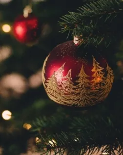 L’objectiu és orientar i donar consells per les festes de Nadal a famílies que estan passant per un procés de dol. Font: Unsplash.
