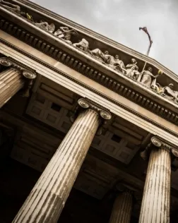 Aquesta és la sessió final del cicle ‘El dret a la capacitat jurídica en salut mental: suports i acompanyament en salut mental’. Font: Unsplash.