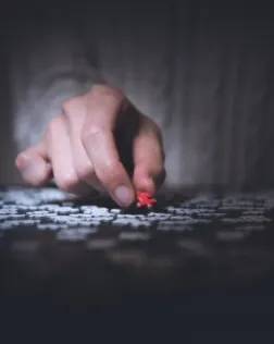 La jornada es centra en els joves amb manca de capacitats per esdevenir autònoms. Font: Unsplash.