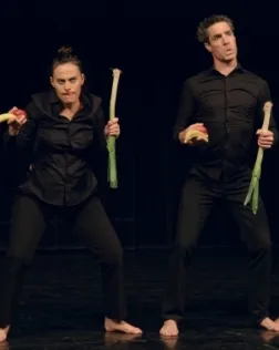 Els LLuïsos programa l'obra de teatre 'Menjar' al voltant del menjar escombraria. 