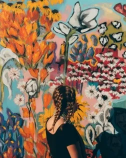 L'edició d'enguany tracta temes com la igualtat de gènere, l'accés a l'educació o una vida lliure de violències. Font: Unsplash.