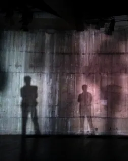 L’objectiu és comprendre les causes que produeixen els desplaçaments forçats de milers de persones. Font: Unsplash.