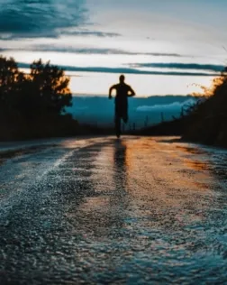 L’objectiu de l’esdeveniment és recaptar fons contra el càncer per a l’associació AEEC. Font: Unsplash.