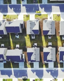 L’objectiu és donar a conèixer les particularitats de la regulació dels diferents règims d’habitatge a través del cooperativisme. Font: Unsplash.