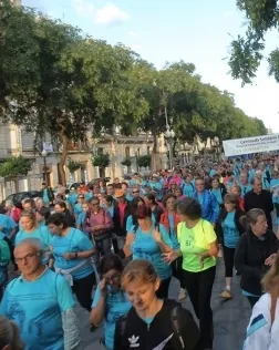 Participants a una edició de la caminada solidària. Font: APPC