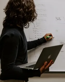 L’objectiu és aprendre a fer un anàlisi previ del sector i realitzar una planificació comercial a una cooperativa. Font: Unsplash.