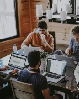 A la jornada es presentaran els resultats de l’estudi ‘La influència de la RSE en la gestió de persones: bones pràctiques’. Font: Unsplash.