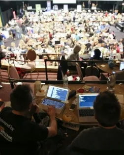 Fotografia d'un hackató. Fotografia de Max Morse. Llicència d'ús CC BY 2.0 