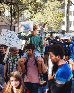 L’objectiu de la sessió és fer un anàlisi col·lectiu de la crisi financera, ecològica i climàtica. Font: Unsplash.