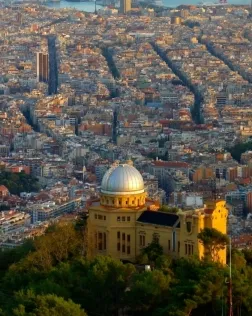 Vistes de Barcelona des de l'Observatori Fabra. Foto: Ismadison