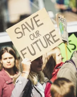 L’informe proposa orientacions i recomanacions operatives que permetran integrar la sostenibilitat ambiental en la política de cooperació al desenvolupament. Font: Unsplash.