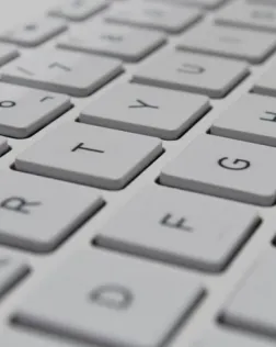 L’objectiu és informar les entitats sobre com obtenir el certificat de representació de persona jurídica i conèixer les obligacions que estan relacionades. Font: Unsplash.