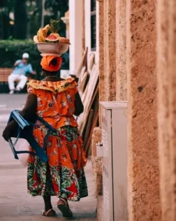 Tot i ser una mostra de països diferents totes tres tenen un nexe en comú, dones lluitadores que en el seu dia a dia s’enfronten a la violència de gènere. Font: Unsplash.