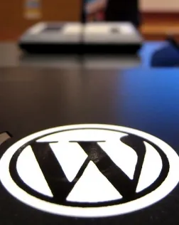 Fotografia del logotip de Wordpress. Imatge de Titanas. Llicència CC BY SA 2.0