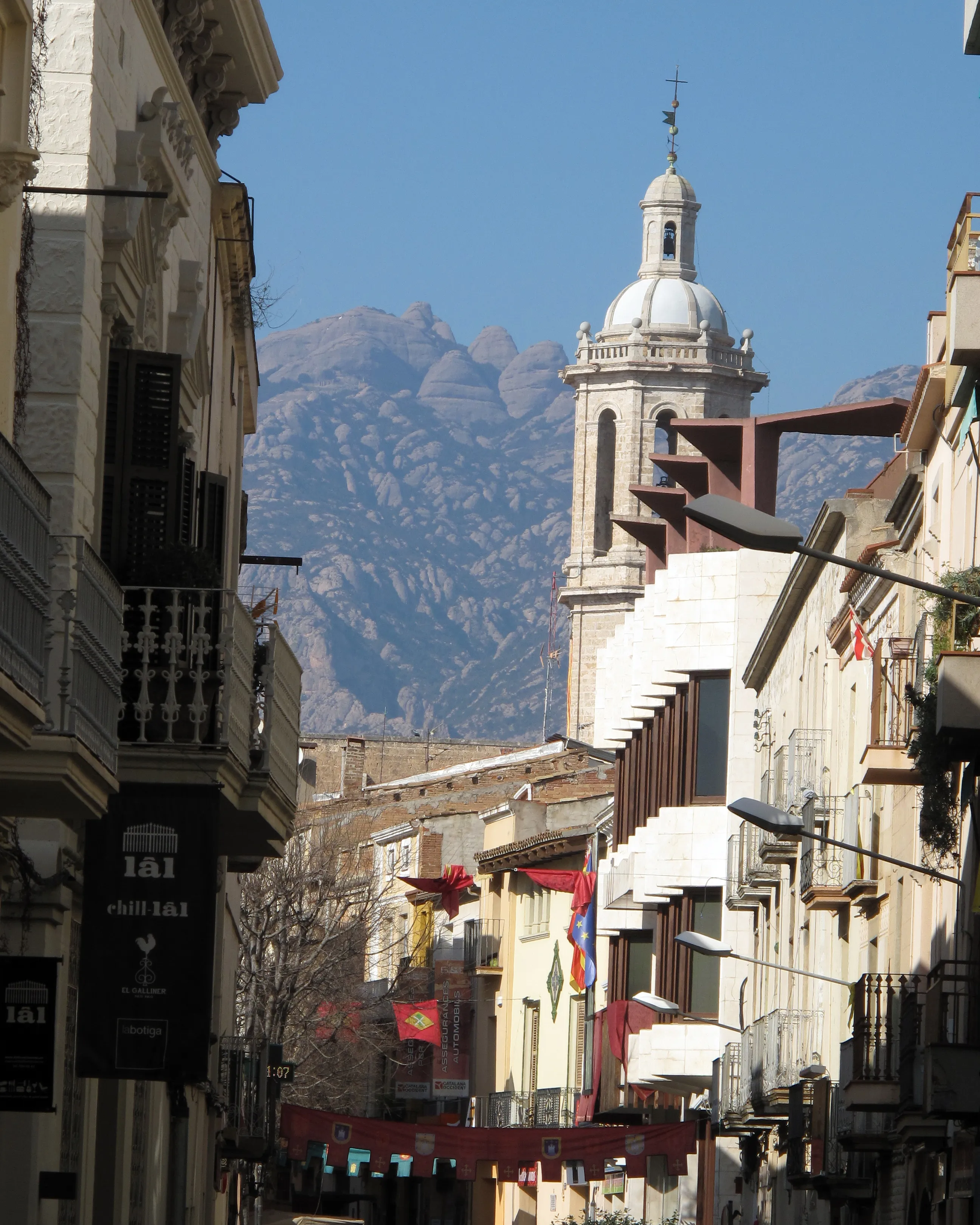 El campanar de Santa Eulàlia i Montserrat des del carrer Gran ( Esparreguera) - Wikimedia Commons