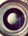 Fotografia d'un objectiu. Imatge de Jens karlsson. Llicència d'ús CC BY 2.0