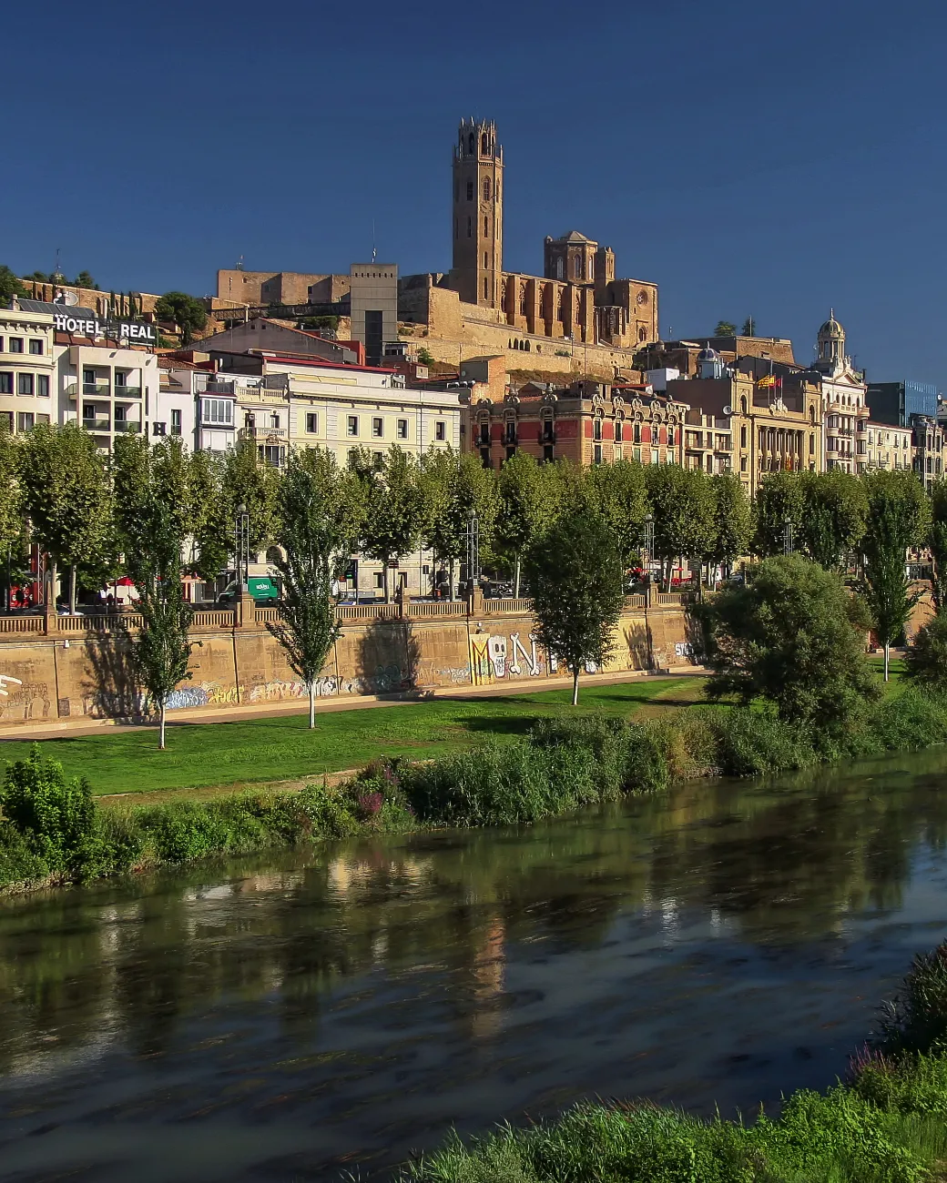 Lleida - panoramio - Jorge Franganillo.jpg - Wikimedia Commons