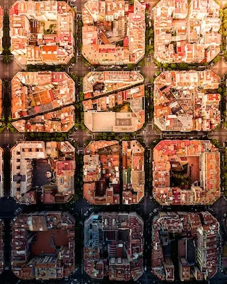 Illes Eixample. Font: Pexels - Alexey Komissarov