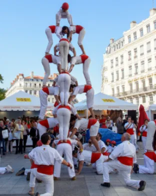 Fotografia dels Falcons de Barcelona en una de les seves actuacions a Barcelona. Font: Falcons de Barcelona