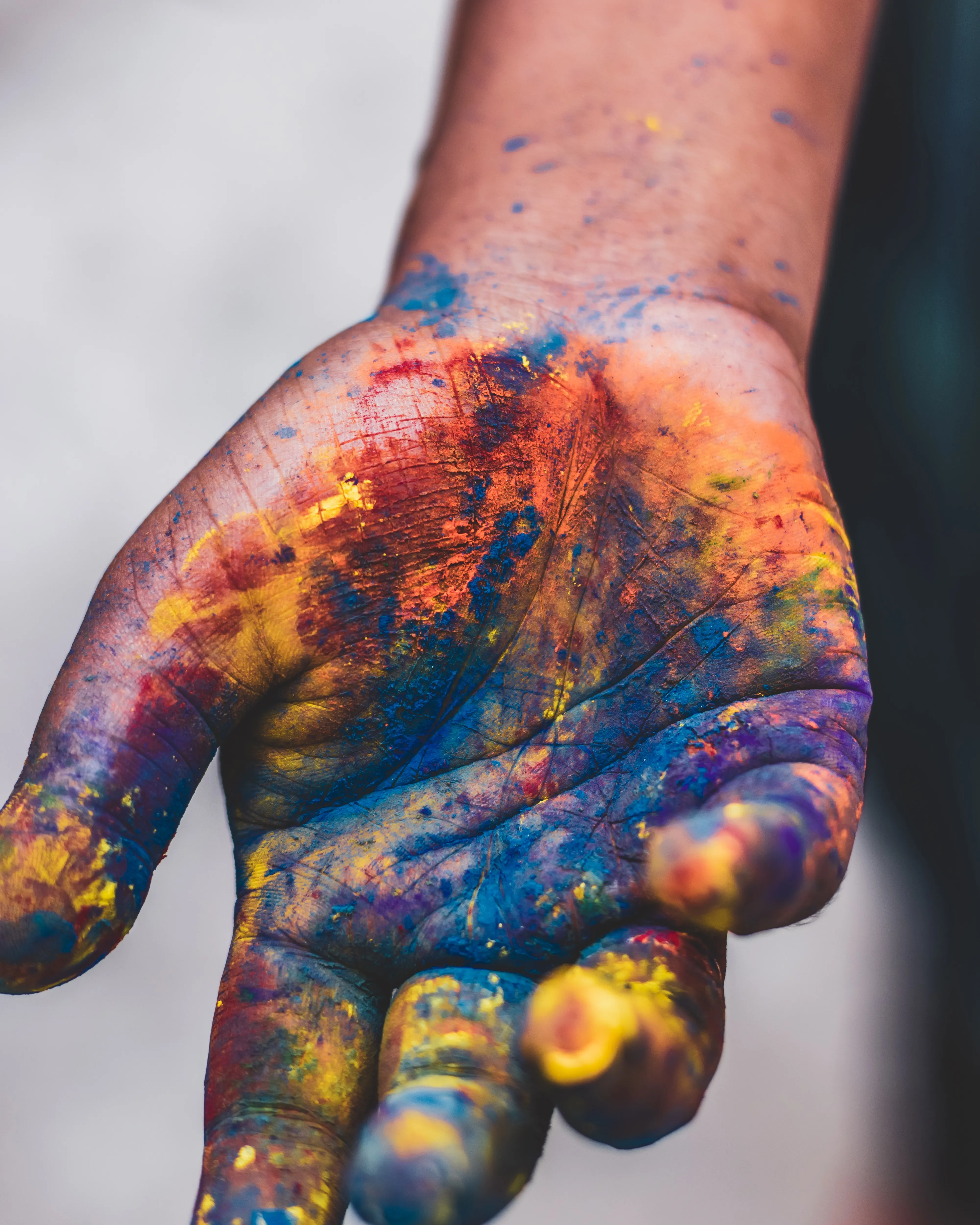 Mà tacada de pintura. Font: Pexels - Rahul Pandit