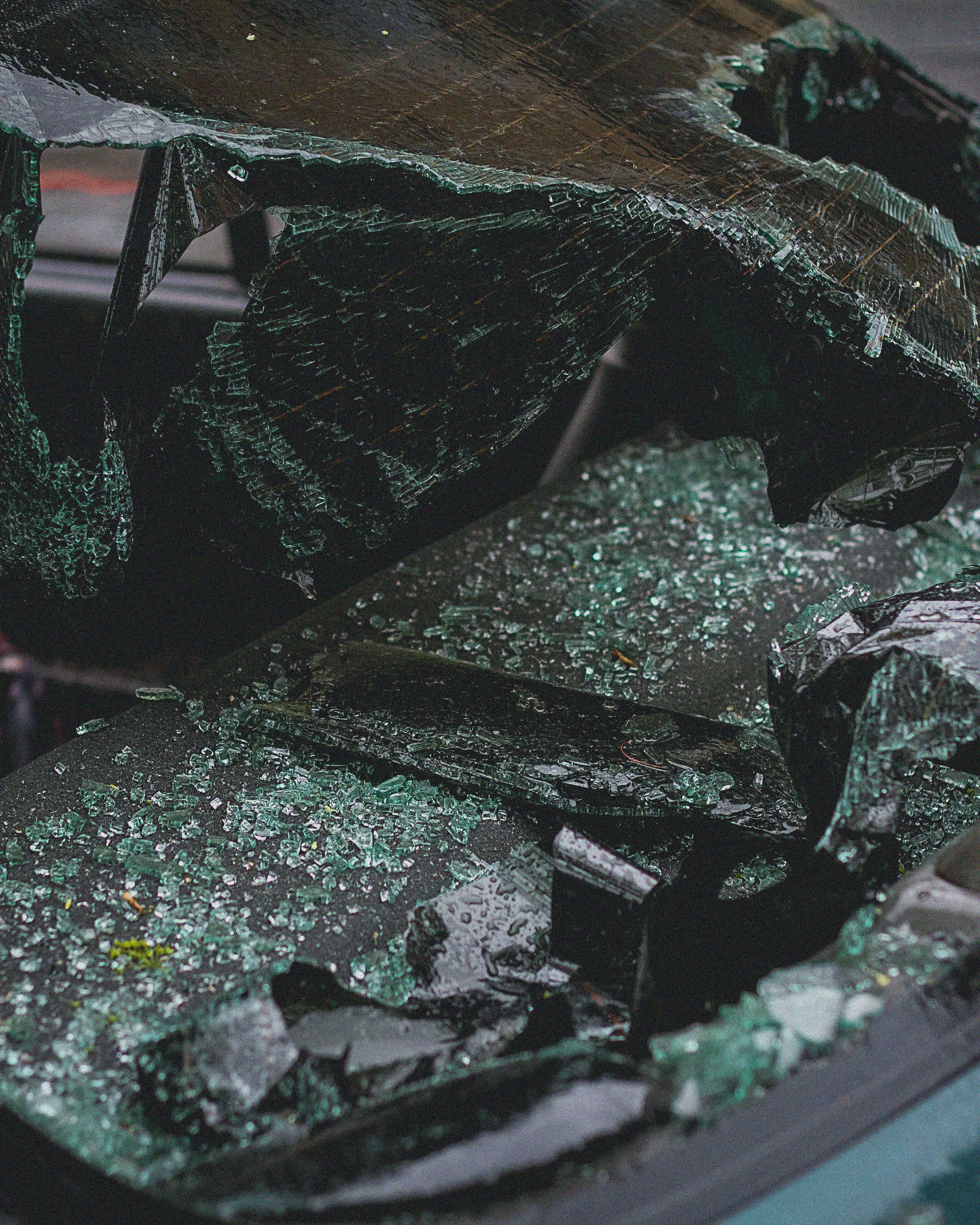 Cotxe accidentat. Font: Pexels - Artyom Kulakov