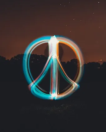 Símbol de la pau. Font: Unsplash - Christian Wiediger Símbol de la pau. Font: Unsplash - Christian Wiediger