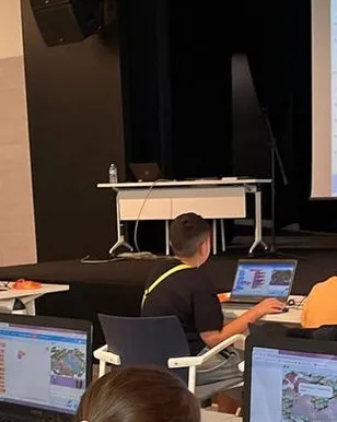 Al taller de creació de videojocs del passat cap de setmana a Santa Susanna van participar gairebé una trentena de persones. Font: ClauTic.