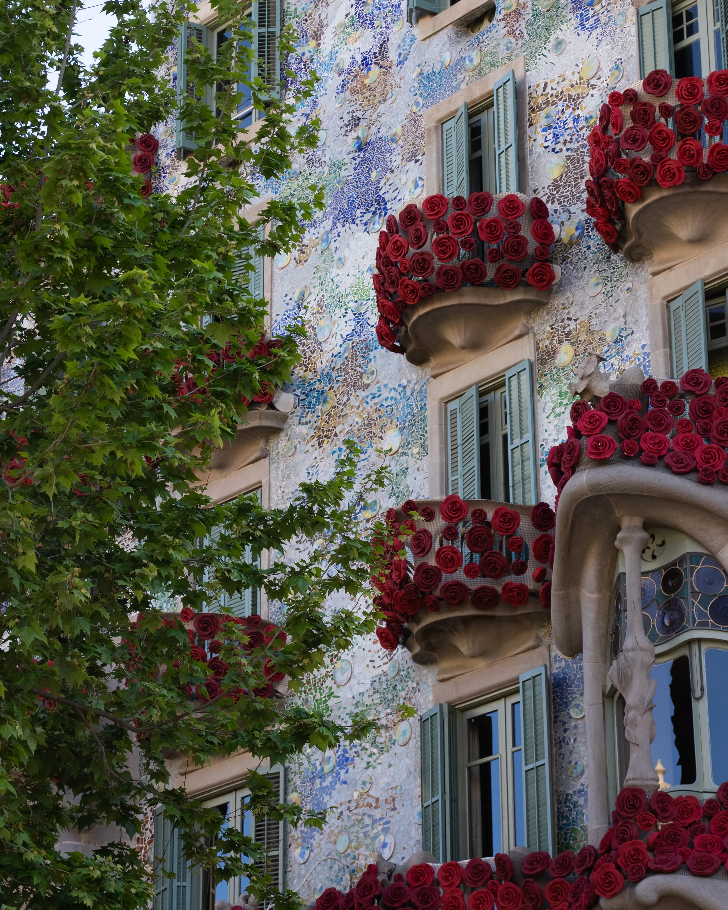 Casa Batlló per Sant Jordi. Font: Pexels - Dario Fernandez Ruz Casa Batlló per Sant Jordi. Font: Pexels - Dario Fernandez Ruz