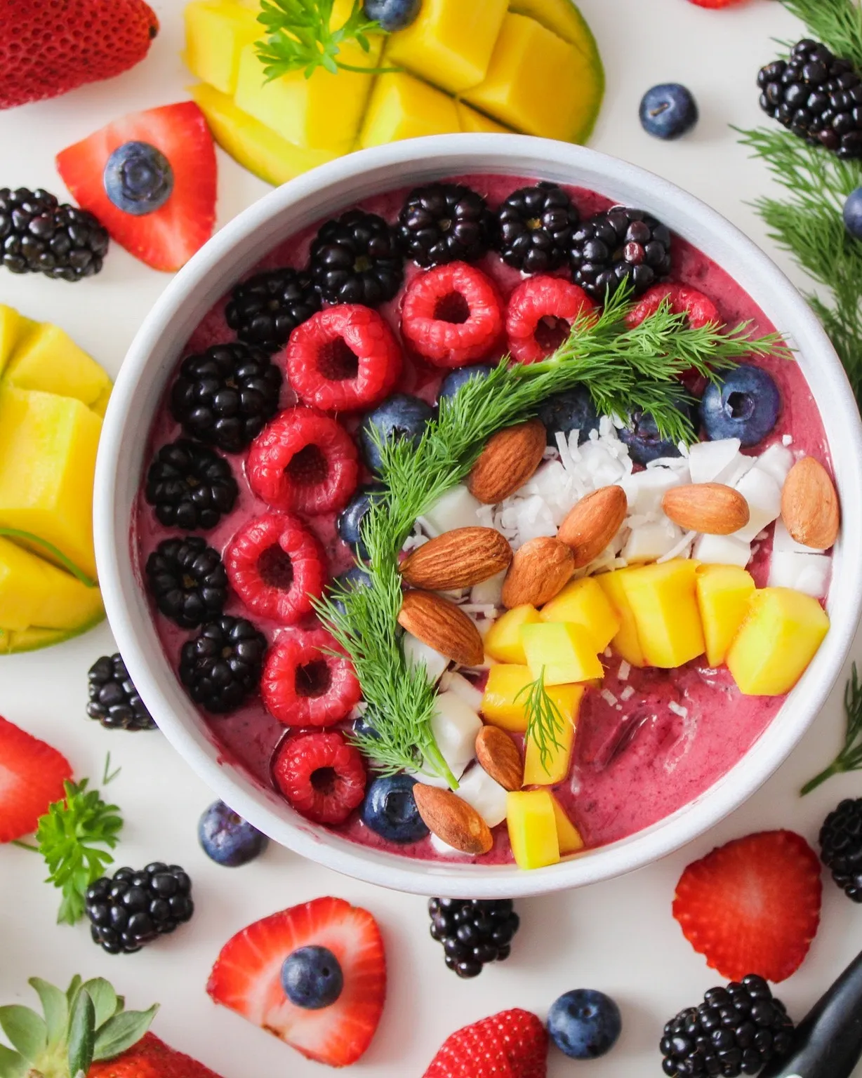 Bol amb fruita i cereals. Font: Pexels - Jane Doan