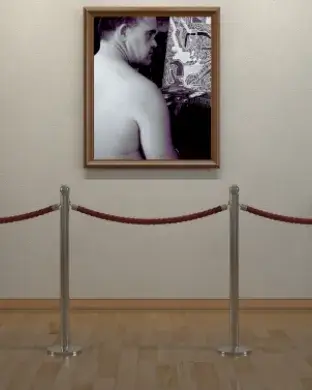  Exhibició artística de les obres de Raul Sánchez. Font: Canva. 