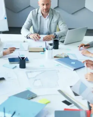 Formació presencial per a membres de juntes a entitats i associacions. Font: Canva.