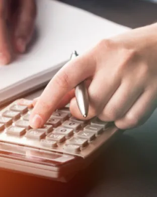 Gestionar bé la fiscalitat d'una associació és molt important. Font: Canva.