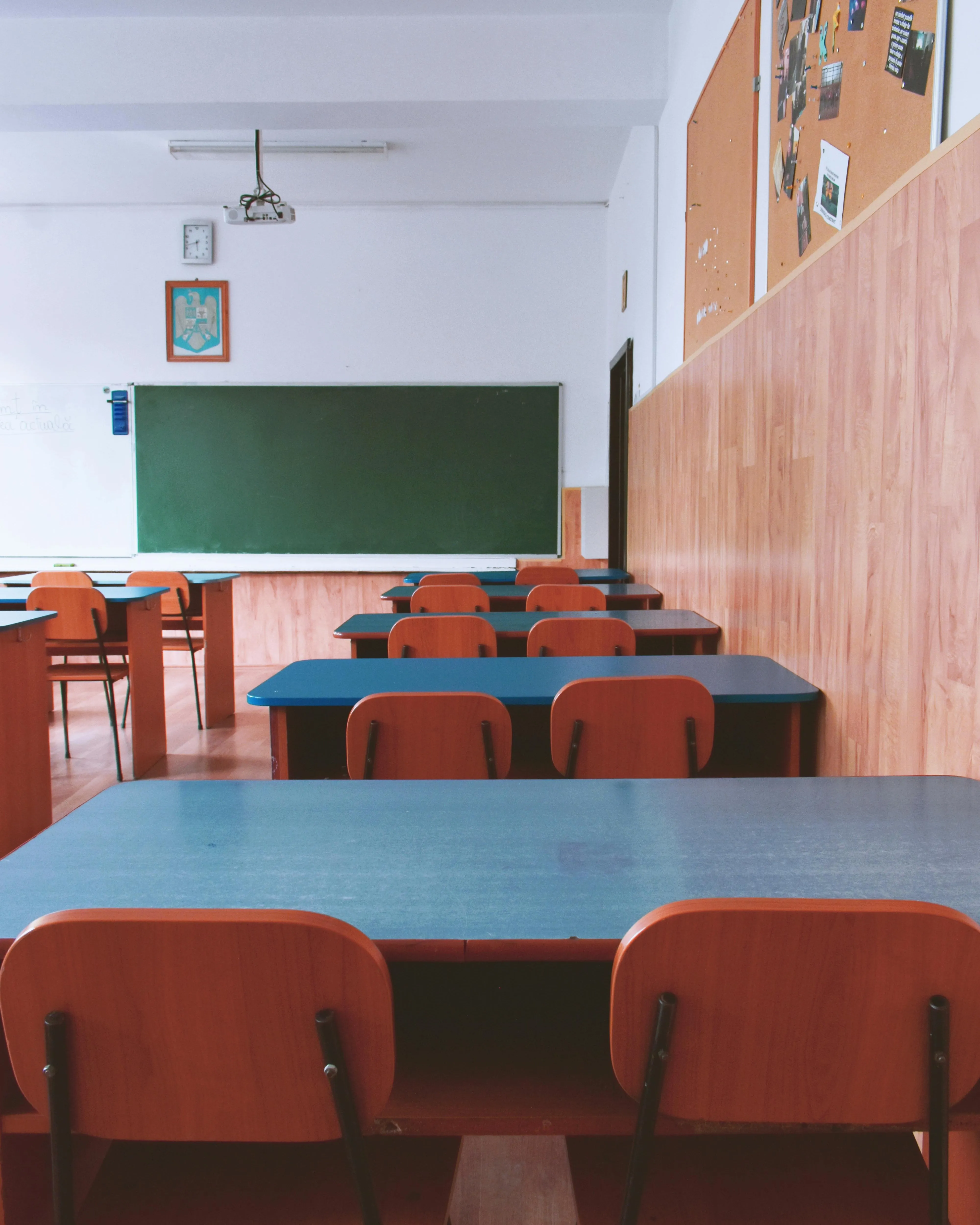 Classe buida d'escola. Font: Pexels - Dids . Classe buida d'escola. Font: Pexels - Dids .