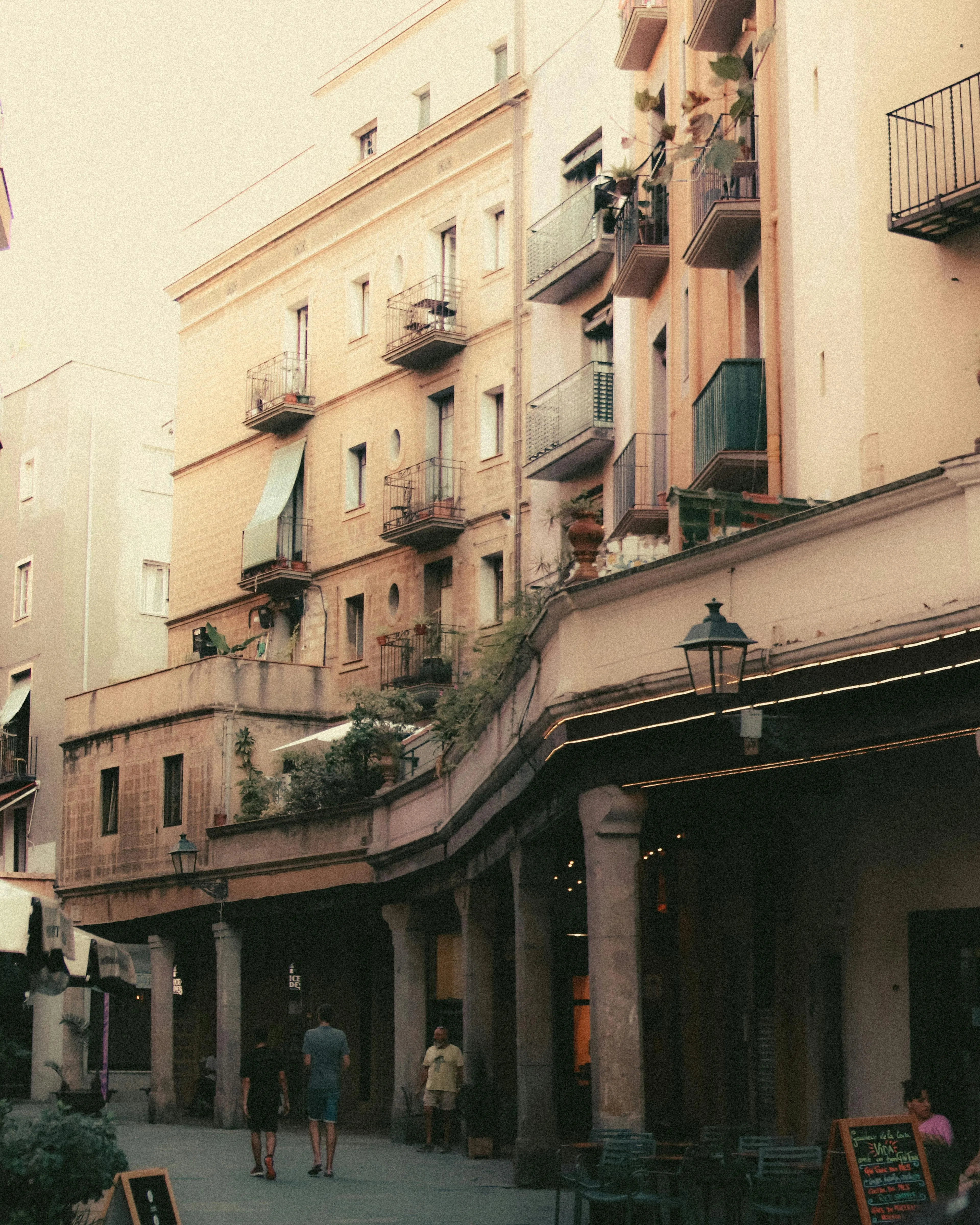 Edifici amb porxo. Font: Pexels -El gringo photo