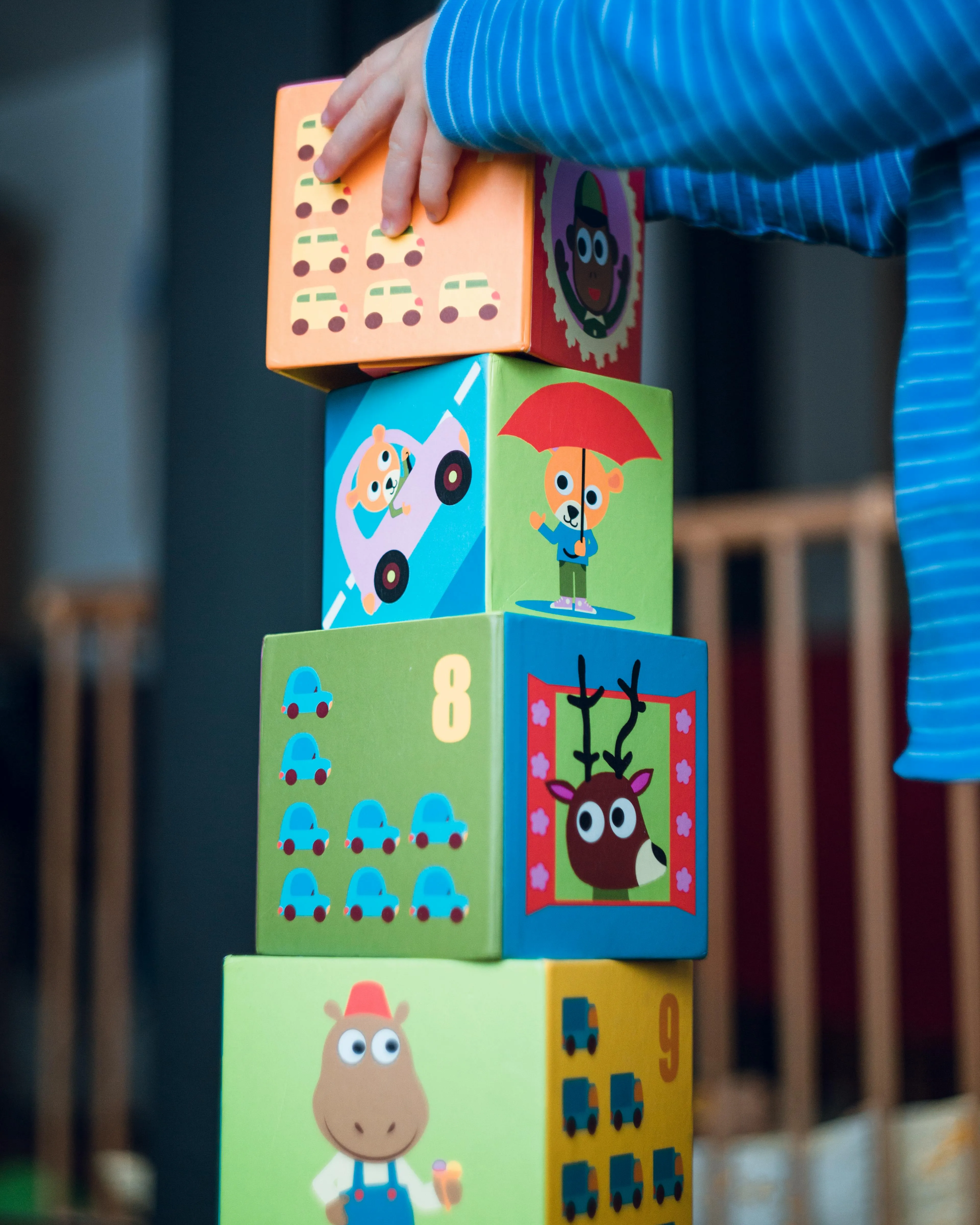 Imatge d'un joc de construcció fet per un infant. Font: Pexels - Markus Spiske