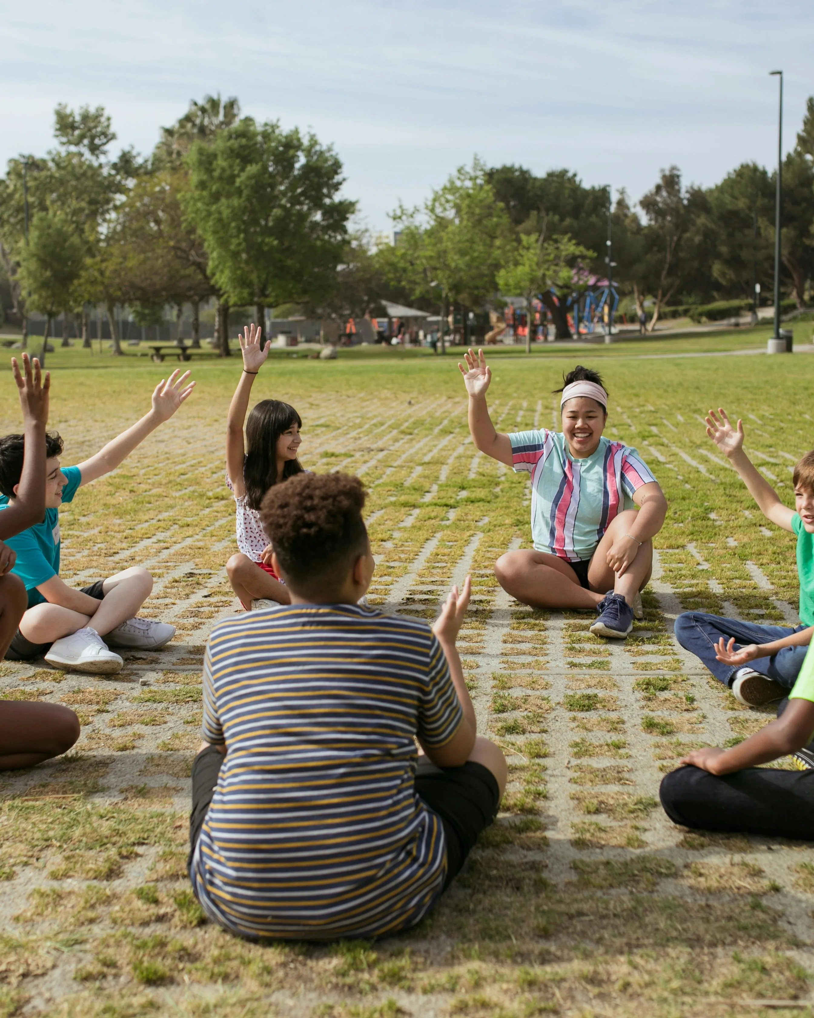 Infants en rotllana participant a una activitat