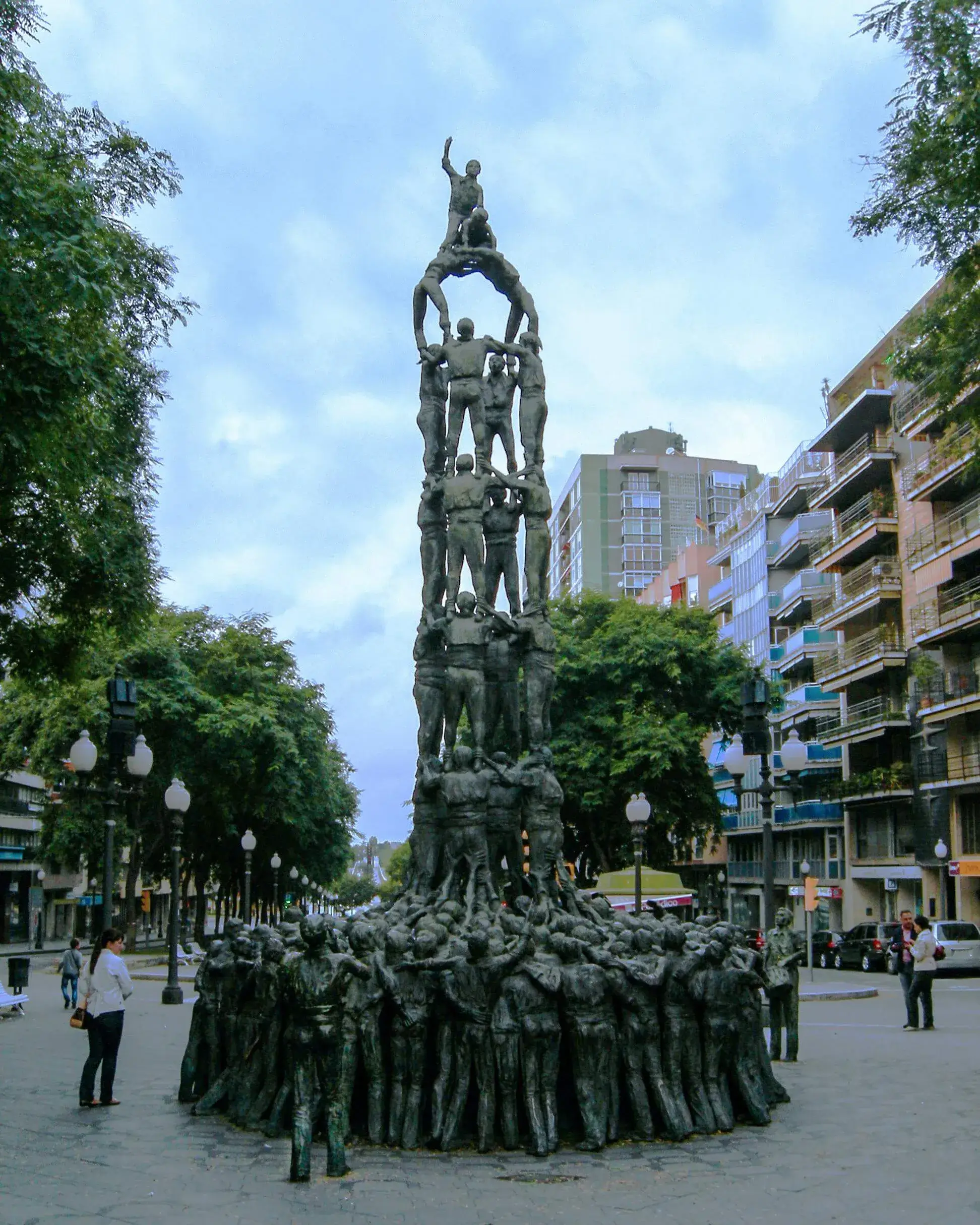 Escultura castellers de la Rambla de Tarragona. Font: Pexels - Valentin Onu