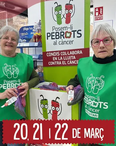 Foto amb dues voluntàries presentant la campanya