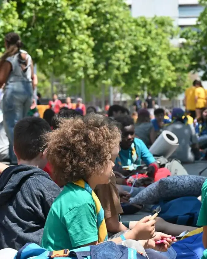 Jovent gaudint del lleure català