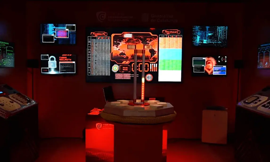 La instal·lació de 'Guanya al Hacker' al Barcelona Cybersecurity Congress 2025.
