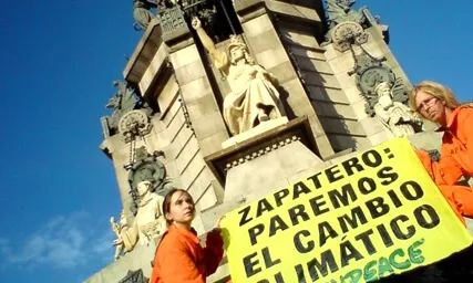 Acció de Greenpeace a l'estàtua de Colom
