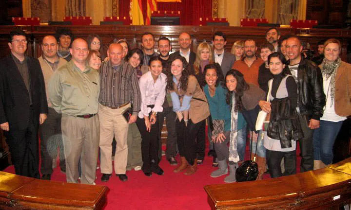 Els participants al Peace Bag Youth, rebuts al Parlament Català.