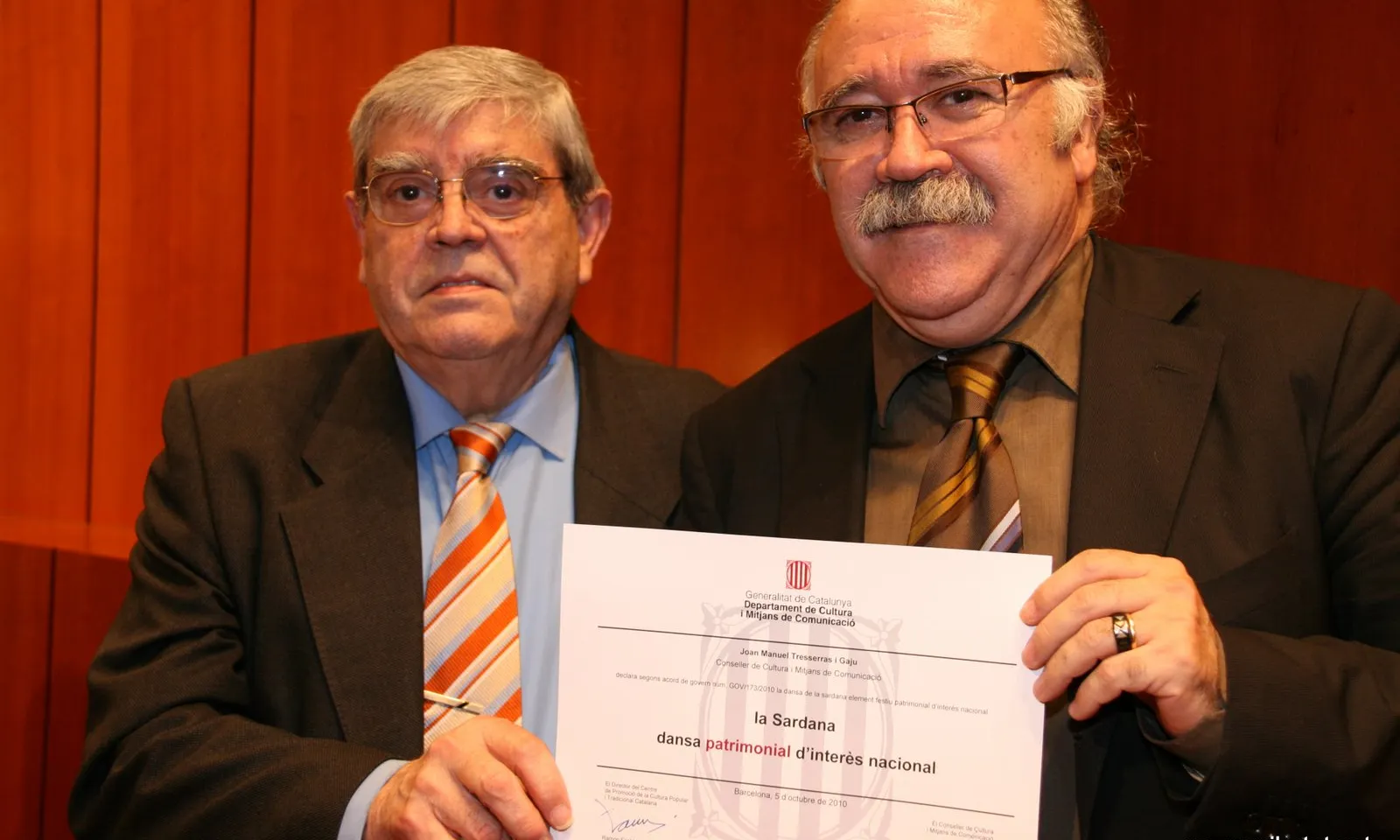 Lliurament de la certificació. foto: Francesc 'Avi' Botet.